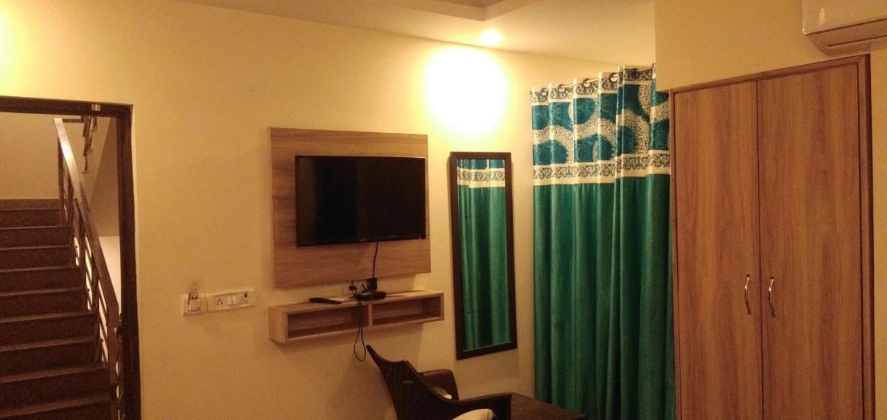 Airport Hotel Golden Bliss Near Delhi Airport New Delhi Extérieur photo